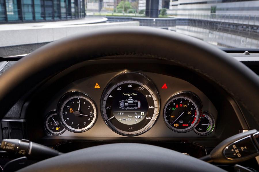  Mercedes-Benz E300 BlueTEC Hybrid 2012 года  (фото 32 из 60)